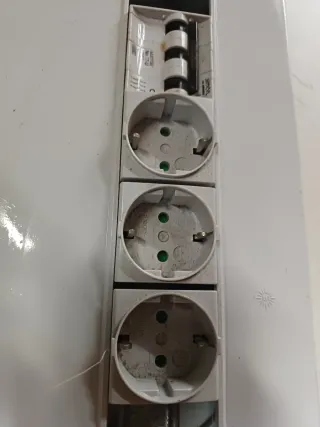 Caja / módulo de cuadro eléctrico / conectividad