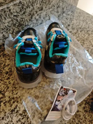 Scarpe da bambino con luci LED