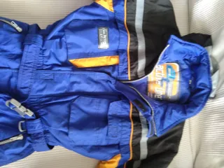 Traje de esquí azul para niño. T 36
