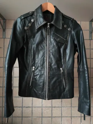 Cazadora Biker Cuero Negra Cremallera Redskins