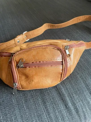 Riñonera de cuero con 6 bolsillos