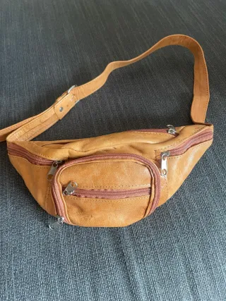 Riñonera de cuero con 6 bolsillos