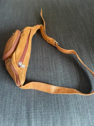 Riñonera de cuero con 6 bolsillos