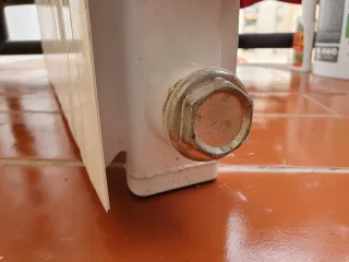 Radiador metálico blanco