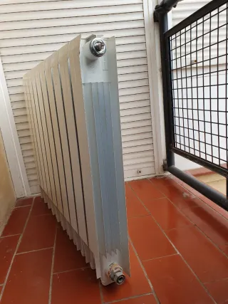Radiador metálico blanco