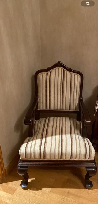 Poltrona imbottita in legno vintage