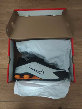 Nike Shox R4 Grigio Arancio Taglia 43