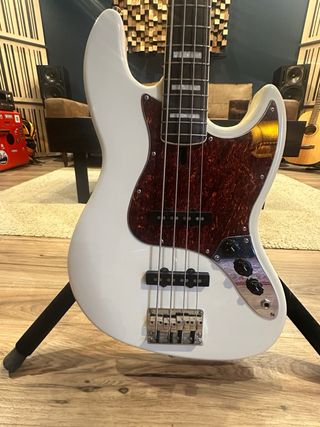 Bajo Marcus Miller V7 4 cuerdas