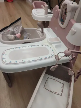 Cambiador y bañera de juguete para bebé