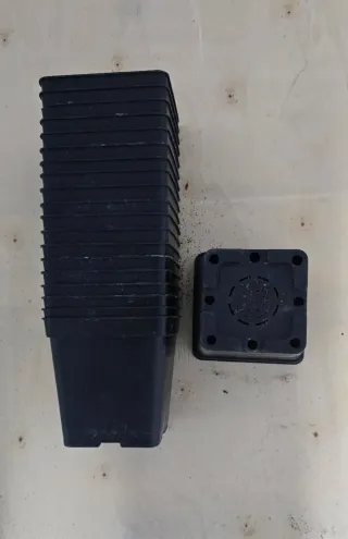 Macetas (20 unds) 2L (13x13x13).