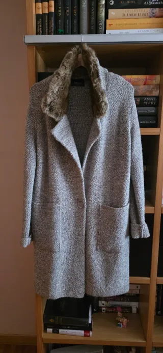 Abrigo Zara punto cuello pelo sintético Talla M