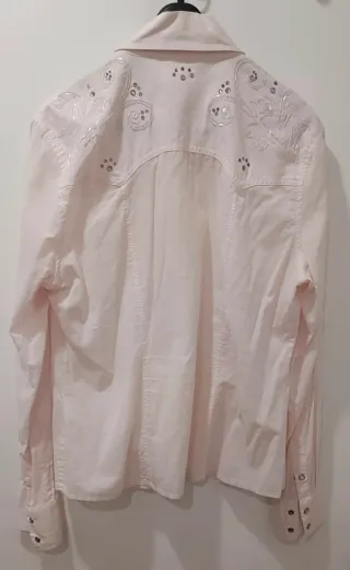 Camisa rosa con pedrería