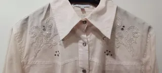 Camisa rosa con pedrería