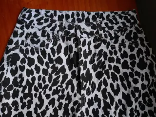 Vaqueros con estampado animal