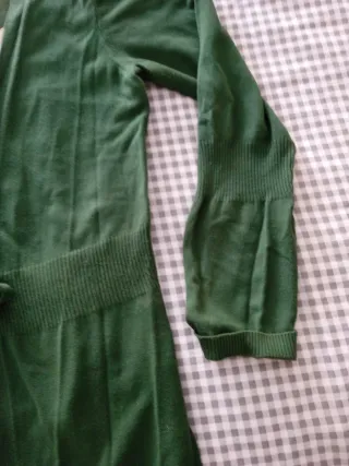 Jersey verde con blusón crema ,con lazada