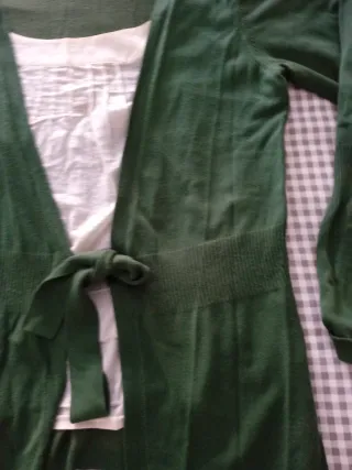 Jersey verde con blusón crema ,con lazada