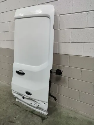 Puerta trasera derecha Ford Transit de 2018