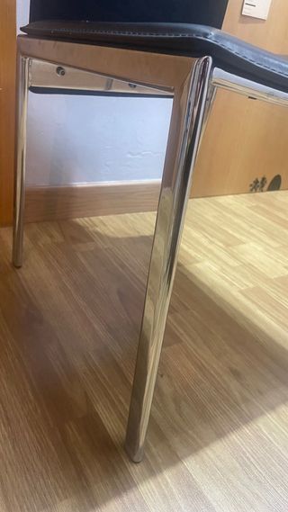 Mesa cristal extensible y 4 sillas