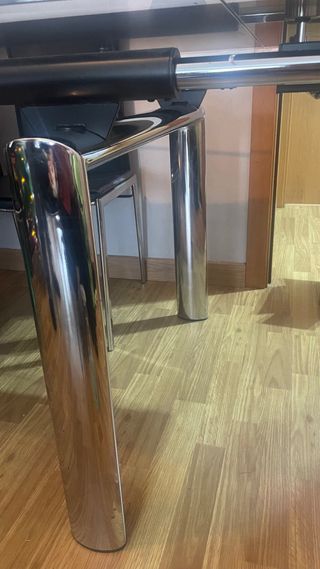 Mesa cristal extensible y 4 sillas