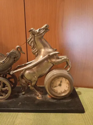 Orologio da tavolo con cavallo e putto Vintage