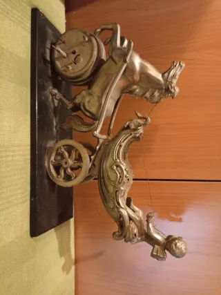 Orologio da tavolo con cavallo e putto Vintage