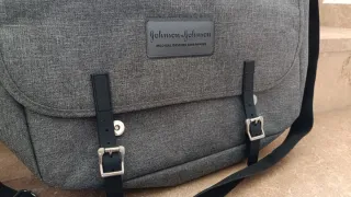 Bolsa bandolera Johnson & Johnson gris