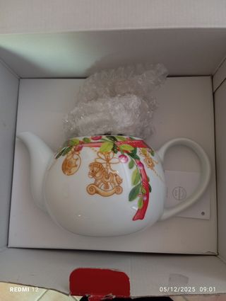 Teiera Thun in porcellana decorata