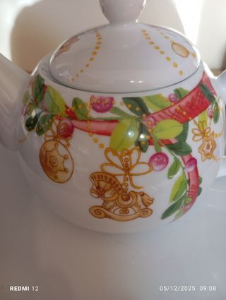 Teiera Thun in porcellana decorata