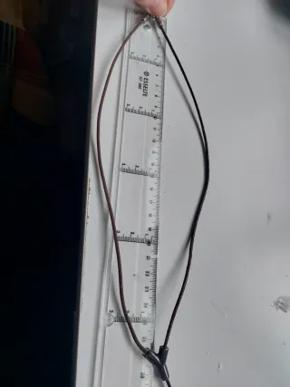 Colgante cuero con muñeca colgada