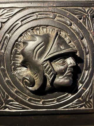 Pareja relieves madera antiguos