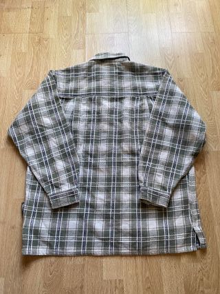 Camisa de cuadros verde y blanco. Talla M 90s
