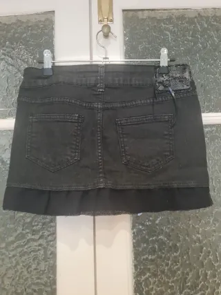 Falda vaquera negra con flecos