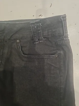 Falda vaquera negra con flecos