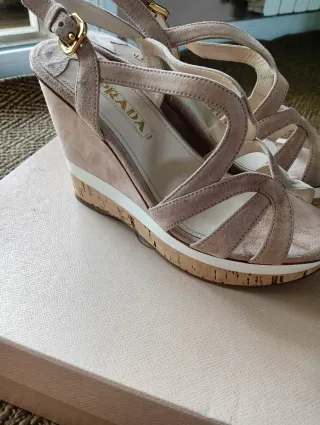 Zapatos Prada Cuña Dorados