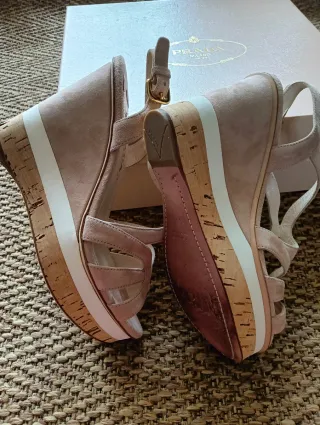 Zapatos Prada Cuña Dorados