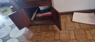 Vetrina in legno con ante in vetro