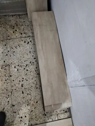 Suelo vinilo 10 M2 imitación parquet.