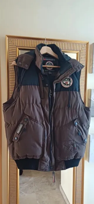 Chaleco Norway Geographic Marrón y Negro