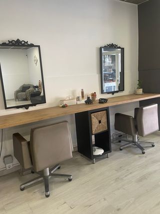 Sillones de peluquería en perfecto funcionamiento