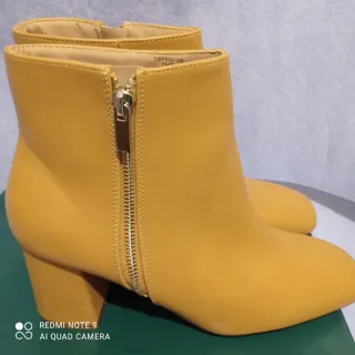 Botines beige. Nuevos con etiqueta