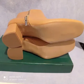 Botines beige. Nuevos con etiqueta