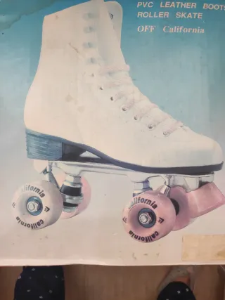 Patines California blancos con cordones rojos