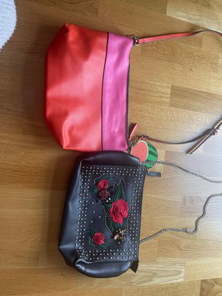 Bolsos rosa y rojo se pueden comprar por separado