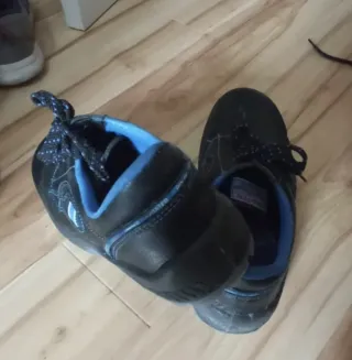 Zapatillas de trabajo negras y azules