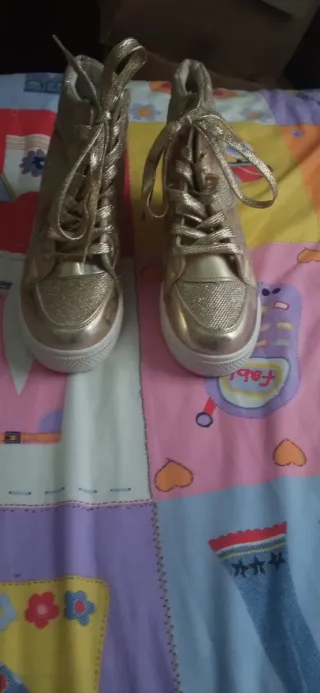 Zapatillas Doradas Talla 41