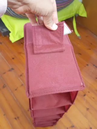 Zapatero colgante de tela rojo