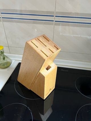 cafetera, botellero, posa cuchillos y vaso