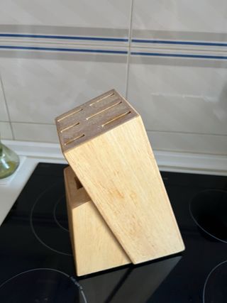 cafetera, botellero, posa cuchillos y vaso