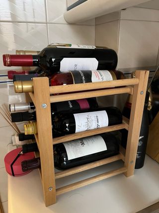 cafetera, botellero, posa cuchillos y vaso