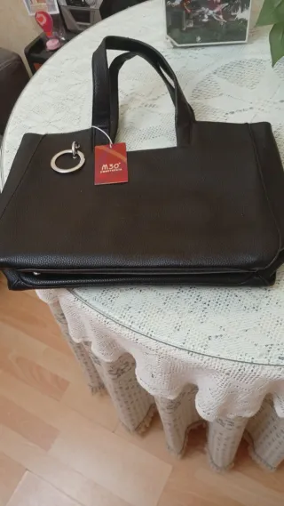 Bolso elegante y nuevo